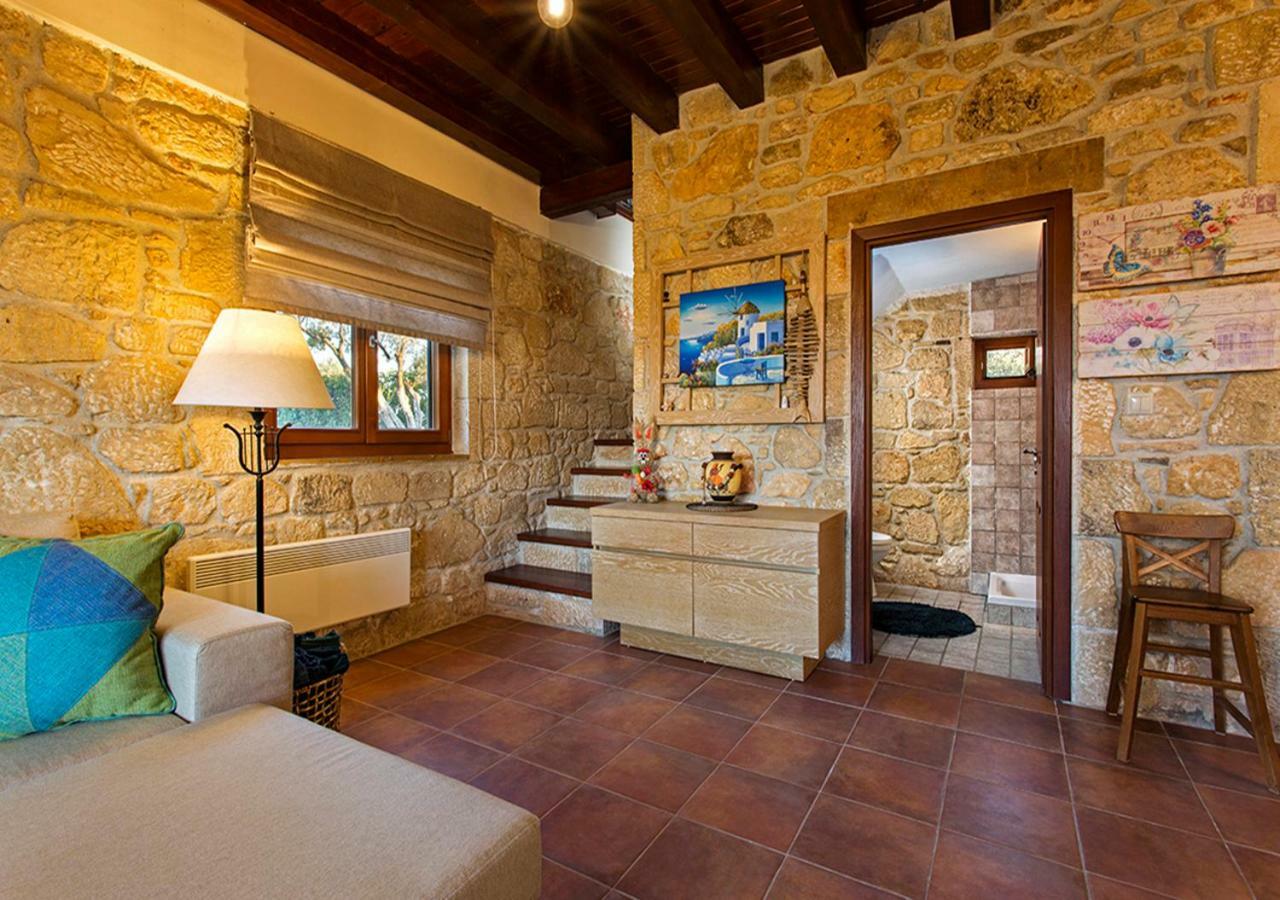 Rastoni Fabienne Shared Pool Maisonette, Afitos 외부 사진