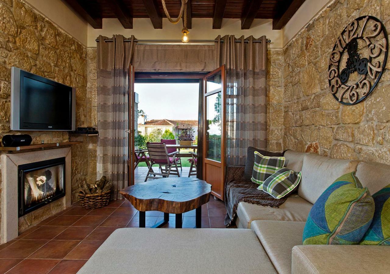 Rastoni Fabienne Shared Pool Maisonette, Afitos 외부 사진